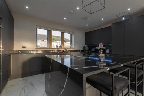 Open plan living/dining/kitchen