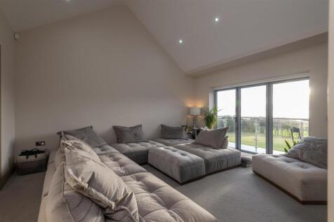 Open plan living/dining/kitchen