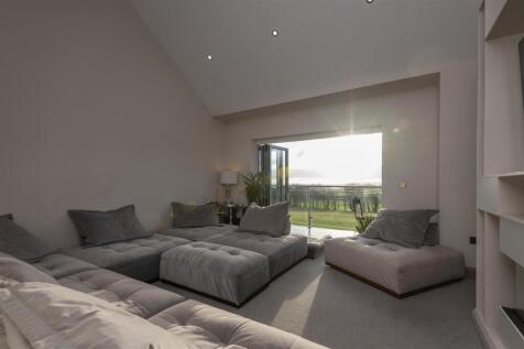 Open plan living/dining/kitchen