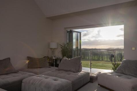 Open plan living/dining/kitchen