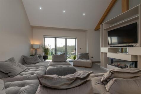 Open plan living/dining/kitchen
