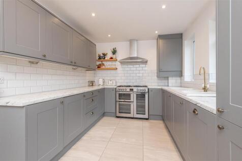 02 - 6 Lindwell Grove HX4 8AT.jpg