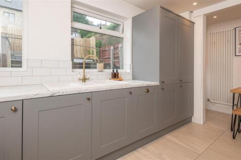 06 - 6 Lindwell Grove HX4 8AT.jpg