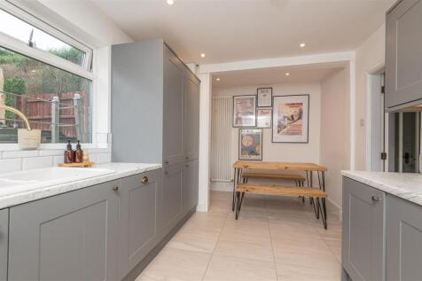 07 - 6 Lindwell Grove HX4 8AT.jpg