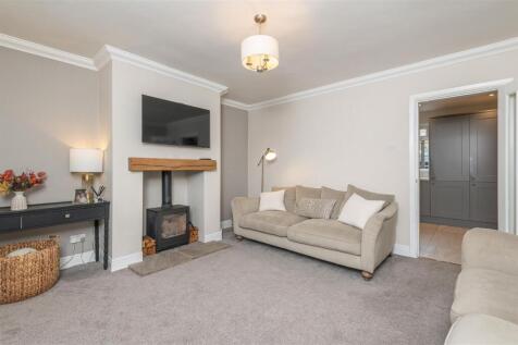 15 - 6 Lindwell Grove HX4 8AT.jpg