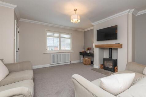 18 - 6 Lindwell Grove HX4 8AT.jpg