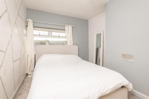 31 - 6 Lindwell Grove HX4 8AT.jpg