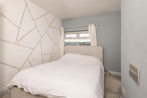 33 - 6 Lindwell Grove HX4 8AT.jpg