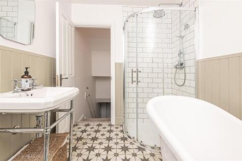 23 - 6 Lindwell Grove HX4 8AT.jpg