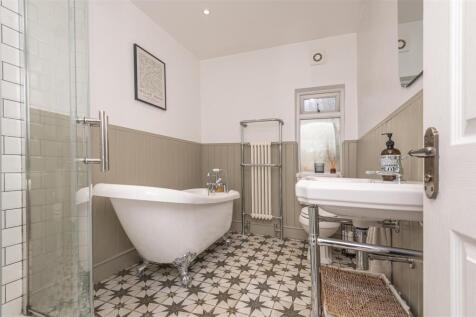 22 - 6 Lindwell Grove HX4 8AT.jpg