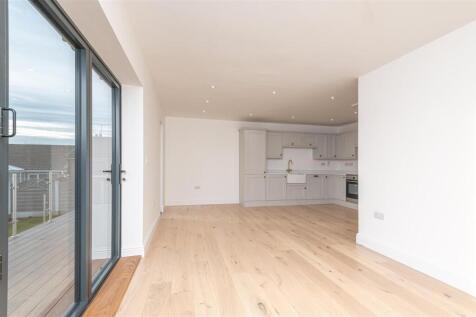 45 - 99B Knowl Road WF14 9RQ.jpg