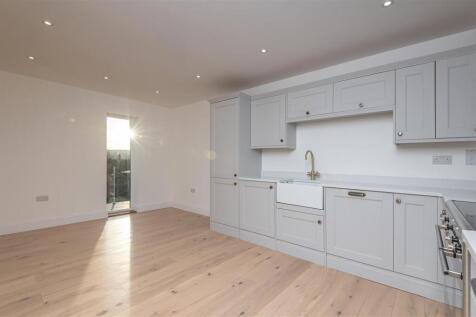 33 - 99B Knowl Road WF14 9RQ.jpg