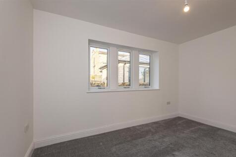 20 - 99B Knowl Road WF14 9RQ.jpg