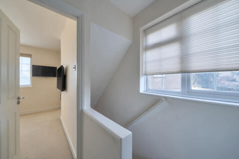 1373909-7-692065d...