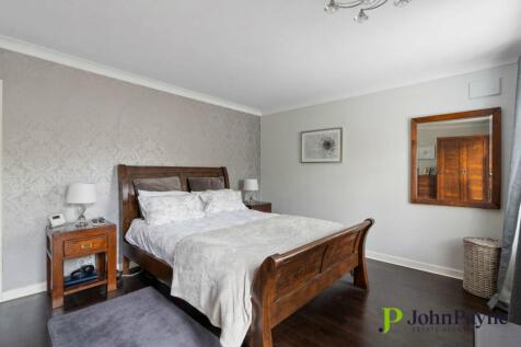 Bedroom (Rear)