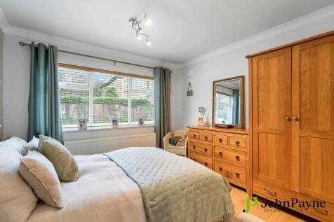 Bedroom (Front)