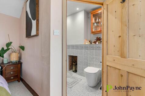 En-Suite Bathroom