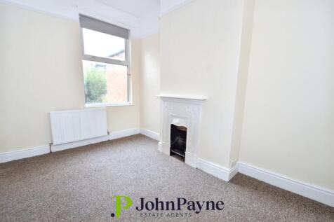 Bedroom Two (Middle)