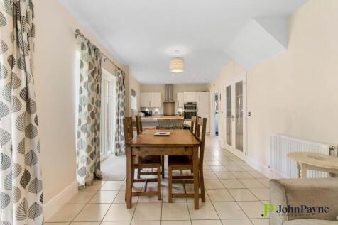 Kitchen/Dining