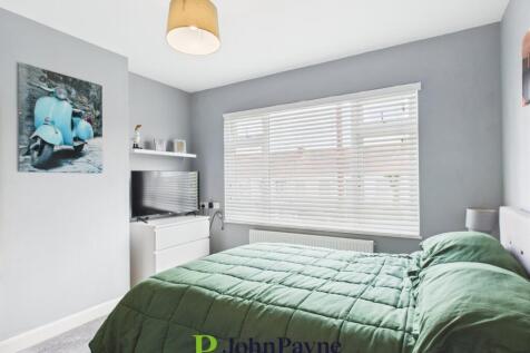 Bedroom 1 (Front)