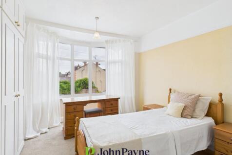 Bedroom 1 (Front)