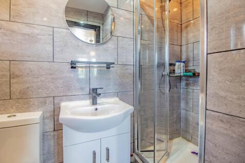 Ensuite to Bed 1