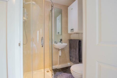 Ensuite to Bed 1