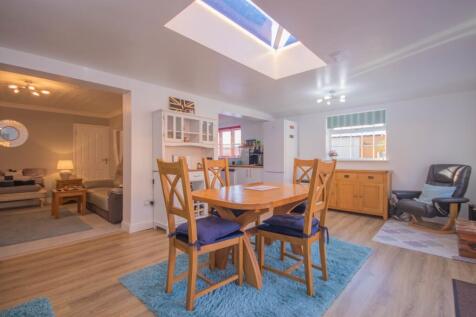 FamilyRoom1