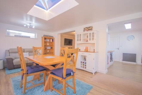 FamilyRoom2