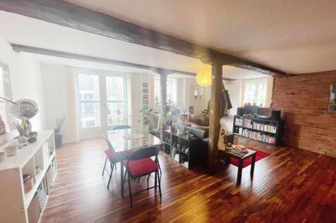 LIVING ROOM/ KITCHEN