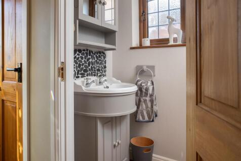Redfern Cottage, 74 Station Road, Broughton Astley