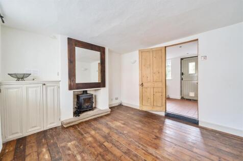 8 MAIN ROAD, DUNTON BASSETT