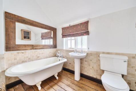 8 MAIN ROAD, DUNTON BASSETT