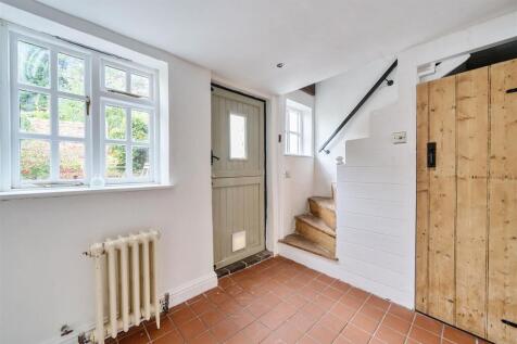 8 MAIN ROAD, DUNTON BASSETT