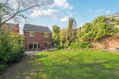 2 Burton Close, Lutterworth