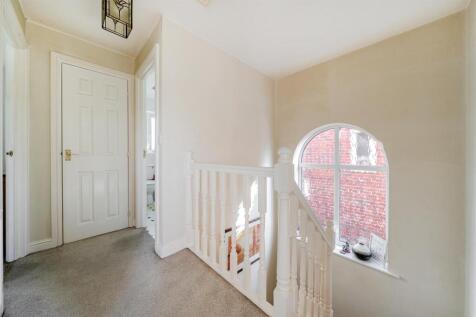 2 Burton Close, Lutterworth