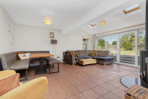 9 Chapel Fields, Swinford