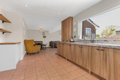 9 Chapel Fields, Swinford