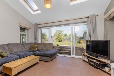 9 Chapel Fields, Swinford