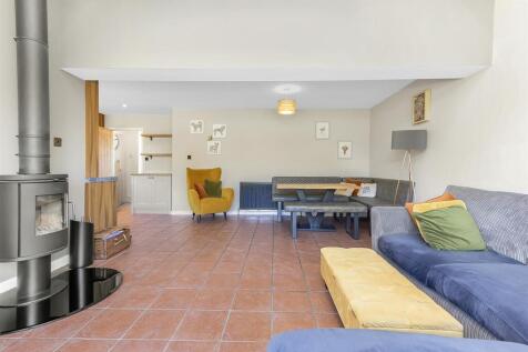 9 Chapel Fields, Swinford
