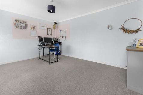 9 Chapel Fields, Swinford