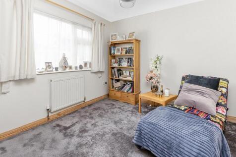 54 Outlands, Hinckley