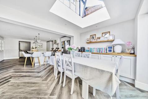 52 Six Acres, Broughton Astley