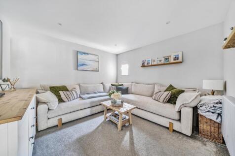 52 Six Acres, Broughton Astley