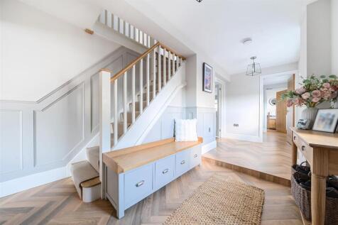 52 Six Acres, Broughton Astley