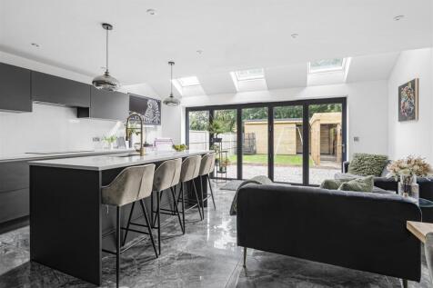 1B Maino Crescent