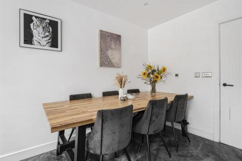 1B Maino Crescent