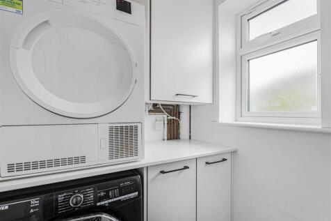 1B Maino Crescent