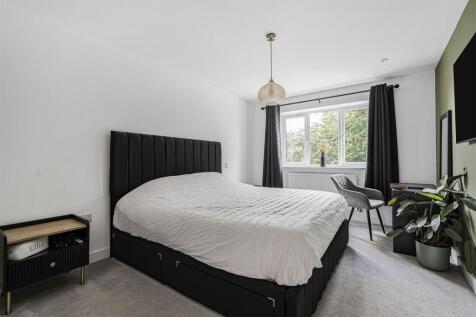 1B Maino Crescent