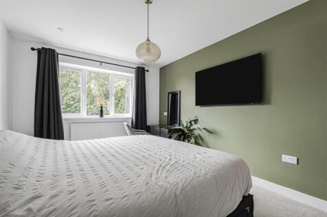 1B Maino Crescent